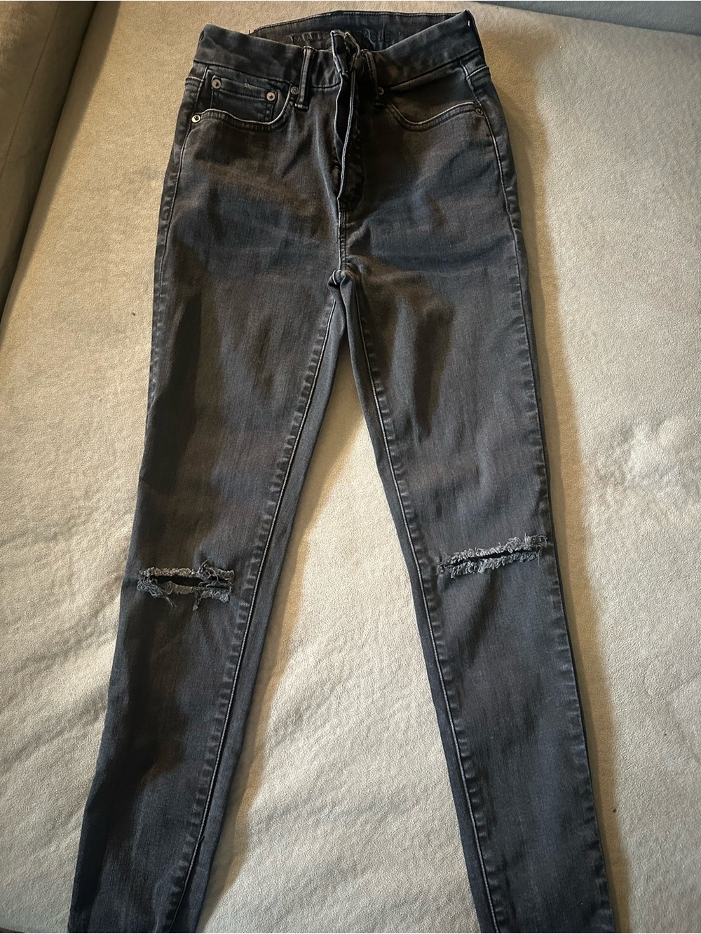 American Eagle Outfitters Black High-Rise Skinny Jeans with Knee Rips